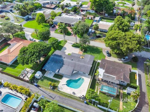 Luxury home in West Hollywood, Broward County