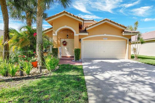 Luxury home in Pembroke Pines, Broward County