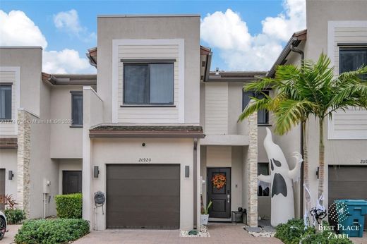 Luxury home in North Miami Beach, Miami-Dade