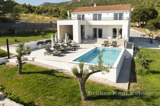 Villa in Sibenik, Veliki Grđevac