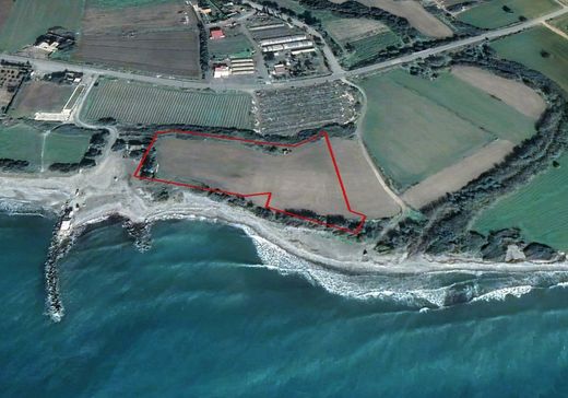 Land for sale in Maróni