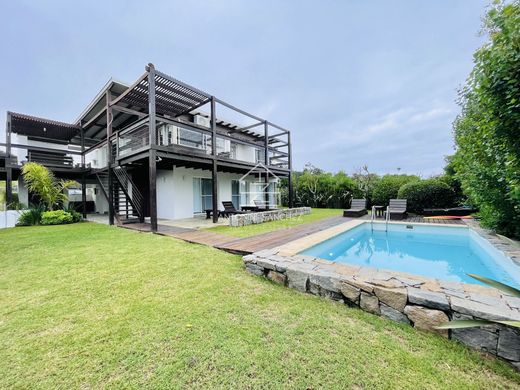 Detached House in Manantiales, San Carlos