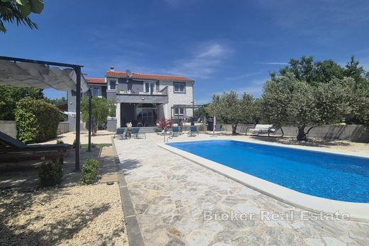 Villa in Sibenik, Veliki Grđevac