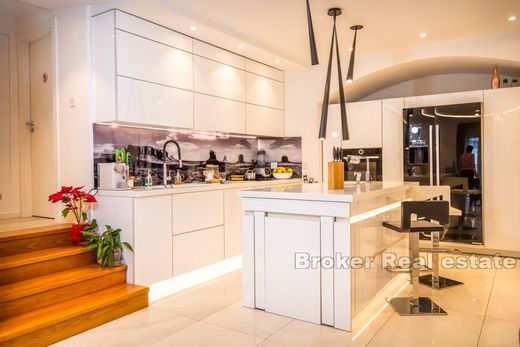 Apartment / Etagenwohnung in Split, Grad Split