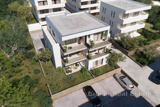 Apartment in Kaštel Sućurac, Kaštela