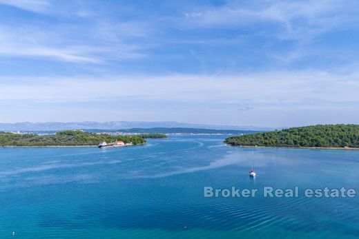 Villa a Ugljan, Preko