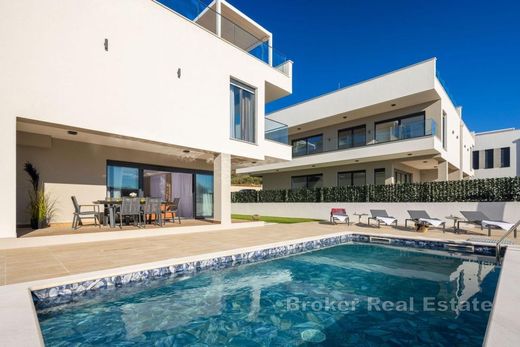 Villa - Kaštel Sućurac, Kaštela