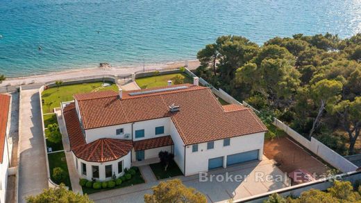 Villa for sale in Sibenik