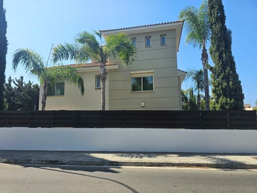 Villa for sale in Pyrgos