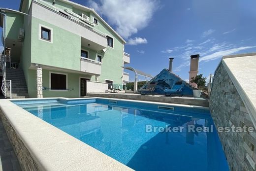 Villa Čiovo, Grad Trogir