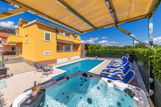 Kaštel Sućurac, Kaštelaのヴィラ