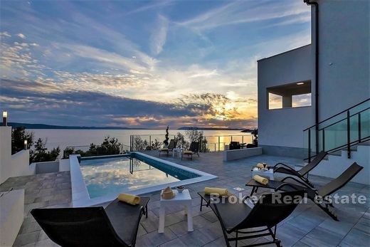 Villa a Macarsca, Town of Makarska