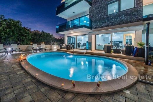 Villa for sale in Vir