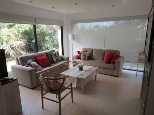 Einfamilienhaus in Manantiales, San Carlos