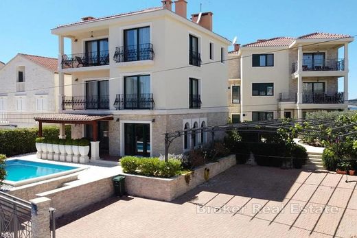 Villa Rogoznica, Rogoznica Općina