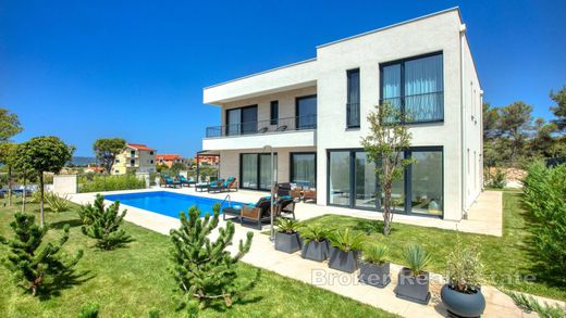 Villa in Sibenik, Veliki Grđevac