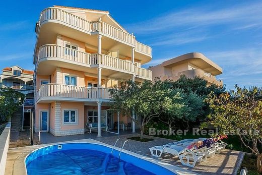 Villa Rogoznica, Rogoznica Općina