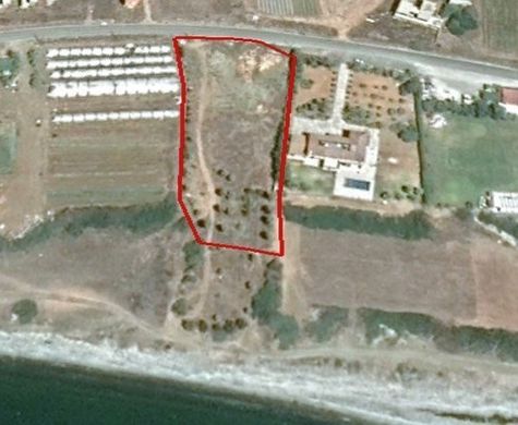 Land for sale in Maróni