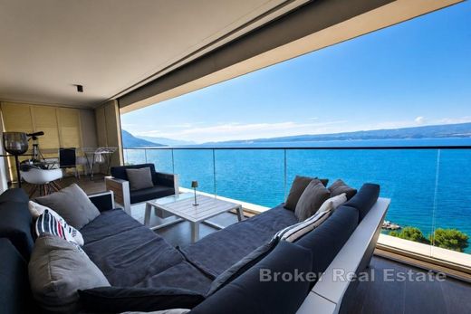 Apartment / Etagenwohnung in Omiš, Grad Omiš