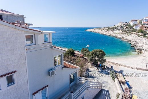 Villa Rogoznica, Rogoznica Općina