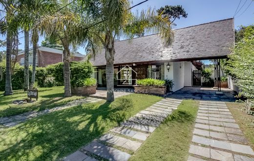 Einfamilienhaus in Punta del Este, Punta Del Este