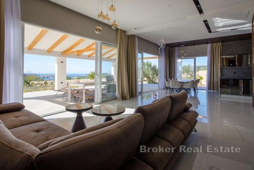 빌라 / Rogoznica, Rogoznica Općina