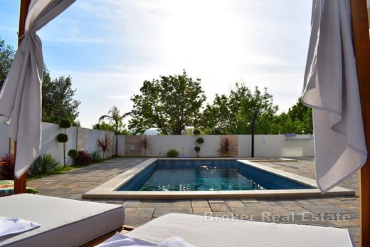 Willa w Kaštel Sućurac, Kaštela