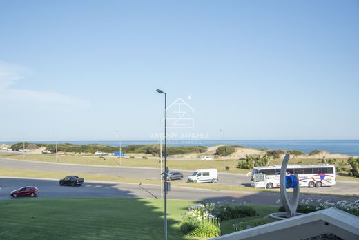 Apartment / Etagenwohnung in Punta del Este, Punta Del Este