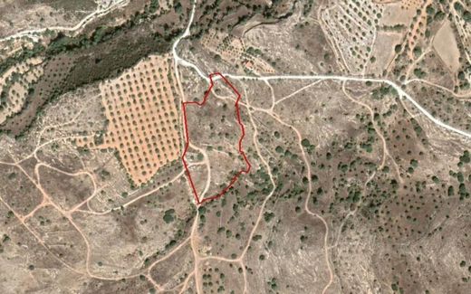 Land for sale in Anavargos