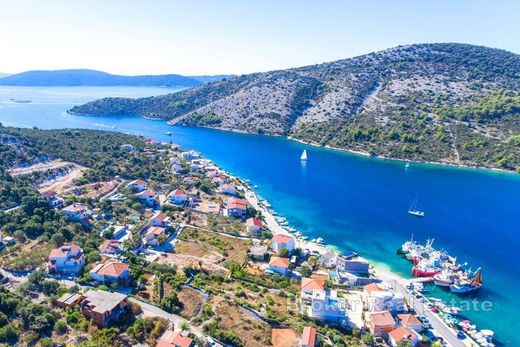 Willa w Trogir, Grad Trogir