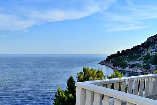 Villa a Rogoznica, Rogoznica Općina