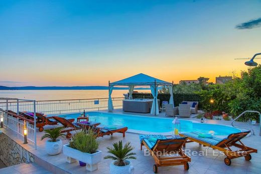 Villa in Kaštel Sućurac, Kaštela