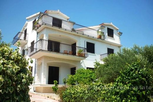 Willa w Trogir, Grad Trogir