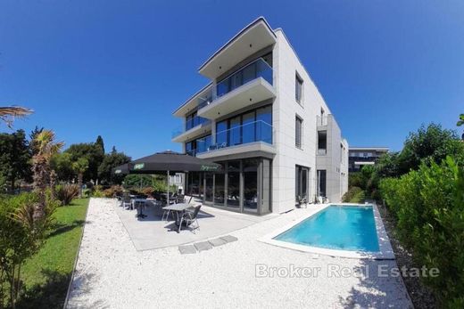 Albergo a Kaštel Sućurac, Kaštela