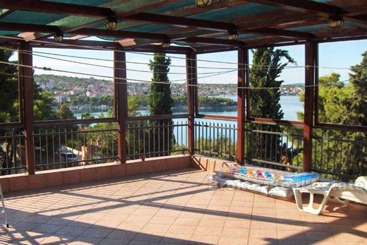 Villa a Čiovo, Grad Trogir