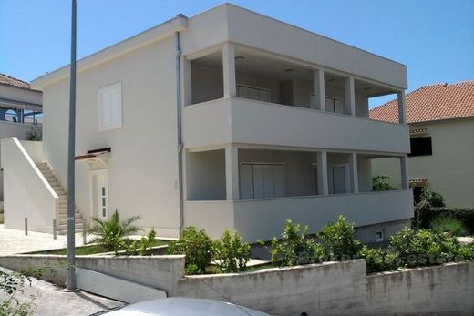 Villa a Čiovo, Grad Trogir