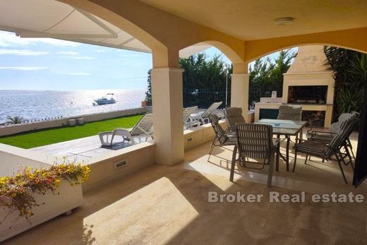 Villa a Rogoznica, Rogoznica Općina