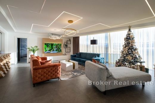 Apartment for sale in Opatija