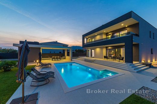 Villa Kaštel Sućurac, Kaštela