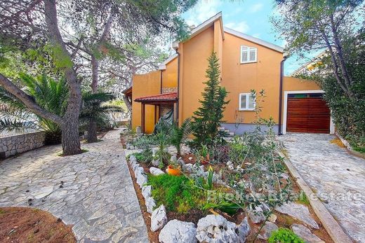 Villa in Sibenik, Veliki Grđevac