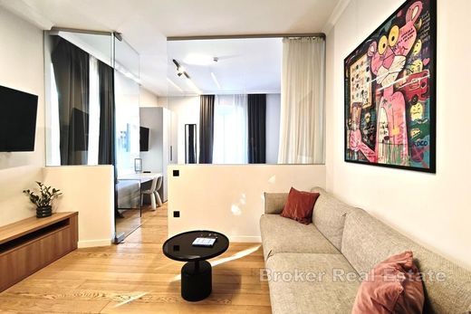 ﺷﻘﺔ ﻓﻲ سبليت, Grad Split