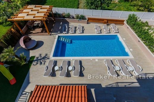 Villa Kaštel Sućurac, Kaštela