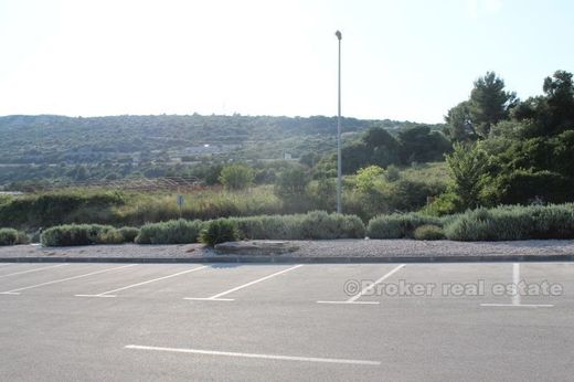 Poddasze w Trogir, Grad Trogir