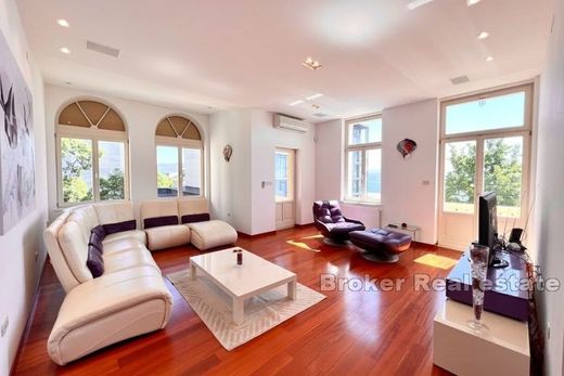 Apartment for sale in Opatija