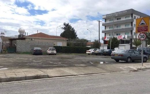 Land for sale in Ágios Dométios