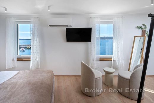 Villa - Kaštel Sućurac, Kaštela