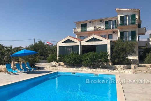 Villa Rogoznica, Rogoznica Općina