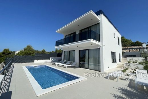 Villa Čiovo, Grad Trogir