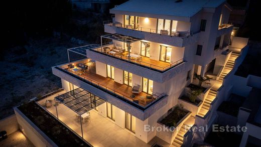 Villa en Omiš, Grad Omiš