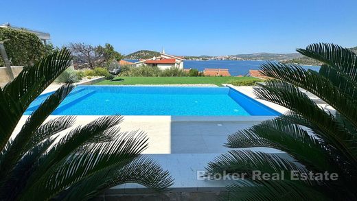 Villa for sale in Rogoznica